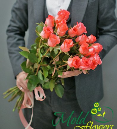 Bouquet of 19 coral roses photo 394x433