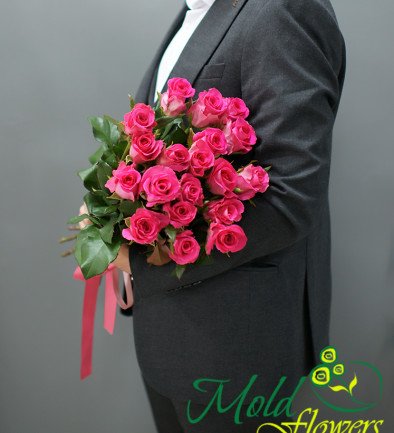 Bouquet of 19 pink roses photo 394x433