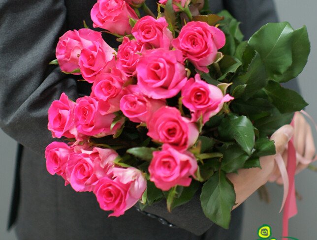 Bouquet of 19 pink roses photo