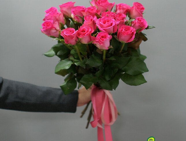 Bouquet of 19 pink roses photo