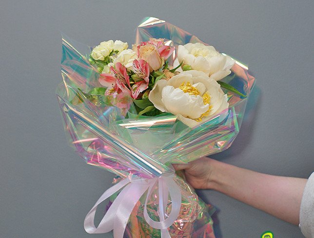 Bouquet with lemon peonies and alstroemeria photo