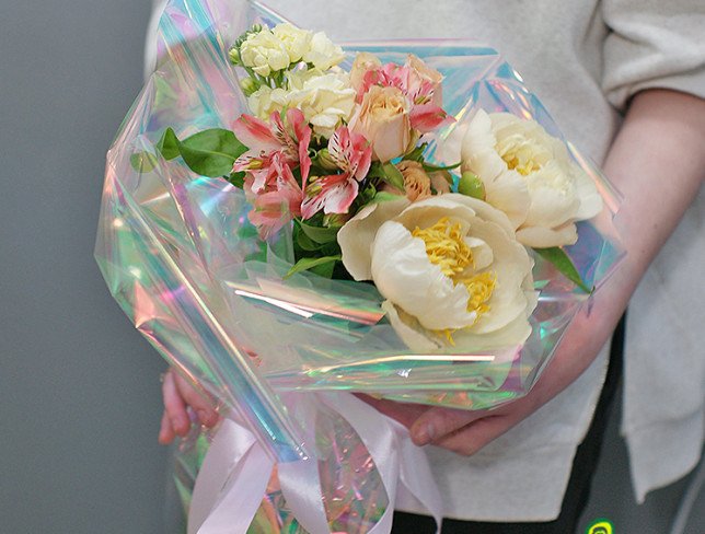 Bouquet with lemon peonies and alstroemeria photo