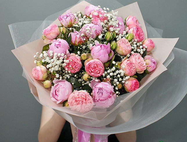 Bouquet of peonies and gypsophila "Pink tenderness" photo