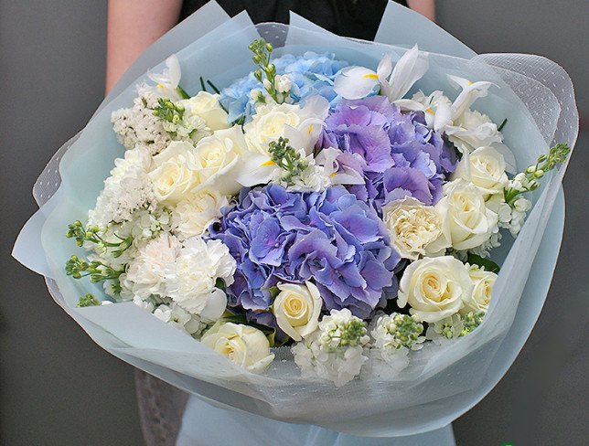 Bouquet of hydrangeas and white roses "Blooming Paradise" photo