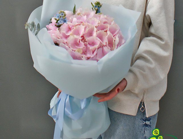 Hydrangea bouquet "Spring Breeze" photo