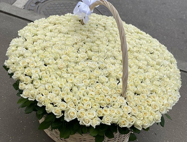 Корзинка из 501 белой розы (под заказ, 3 дня) Фото