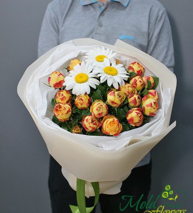 Bouquet of peony roses and daisies photo 394x433