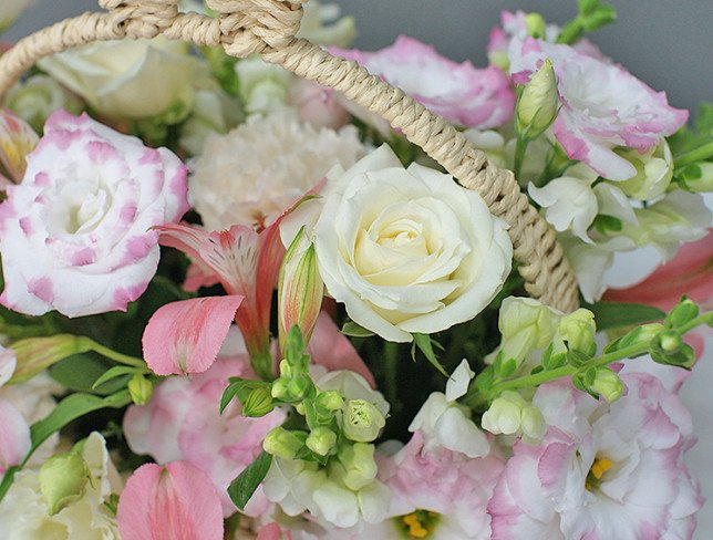 Gentle basket with roses and eustoma 1 photo