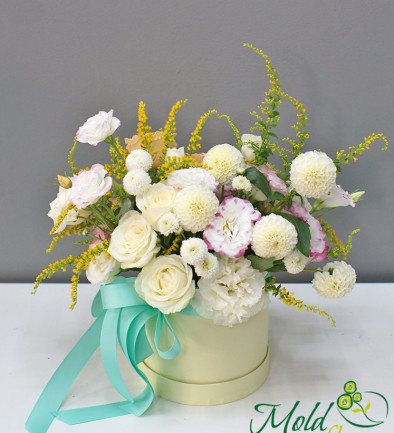 Box with white dahlias "Vanilla Sky" photo 394x433