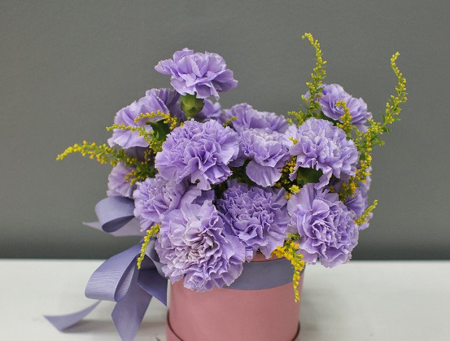 Mini box with purple carnations photo