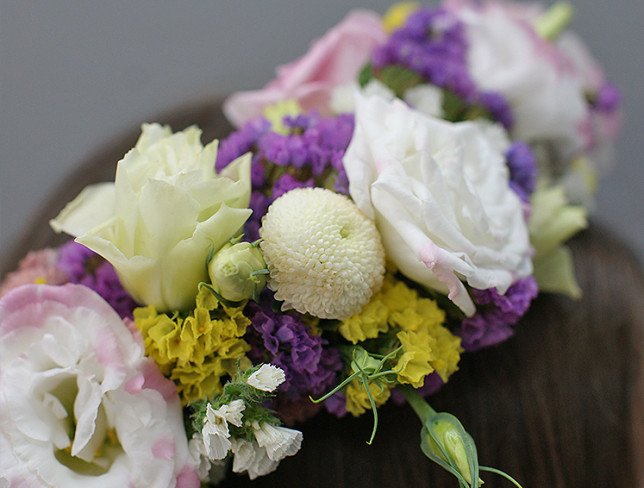 Wreath of eustoma, chrysanthemum and statice photo