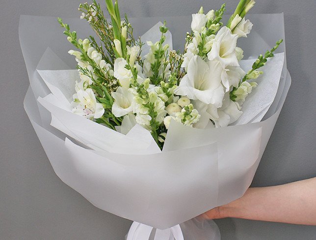 Bouquet of white gladioli “White elegance” photo