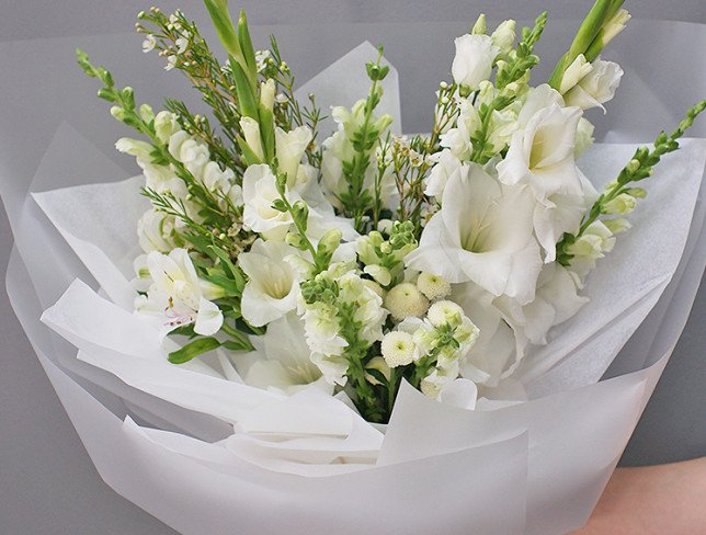 Bouquet of white gladioli “White elegance” photo