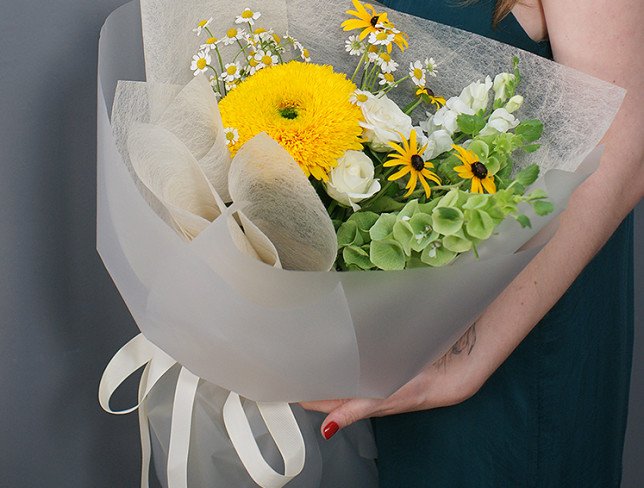 Bouquet of white roses, sunflowers and chamomile photo