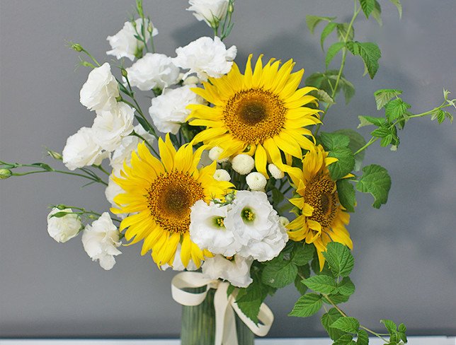 Vase  + bouquet of sunflowers "Bright smile" photo