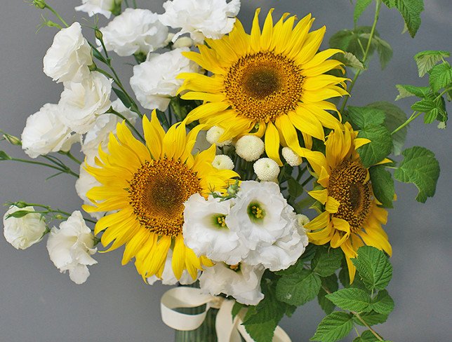 Vase  + bouquet of sunflowers "Bright smile" photo