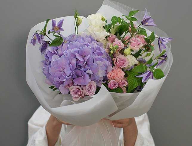 Bouquet of purple hydrangea and clematis photo