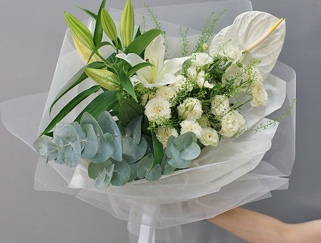 Bouquet of white bush roses and anthurium "Morning Dew" photo