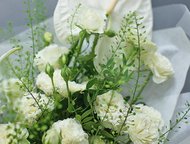 Bouquet of white bush roses and anthurium "Morning Dew" photo