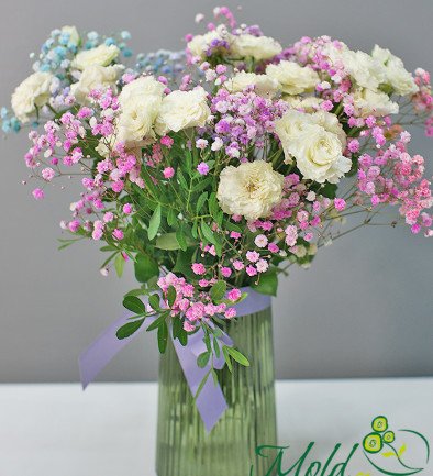 Vase + Bouquet of spray roses and gypsophila photo 394x433