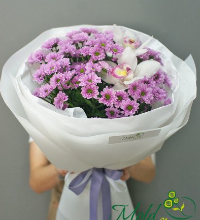 Bouquet of pink chrysanthemums and orchids photo 394x433