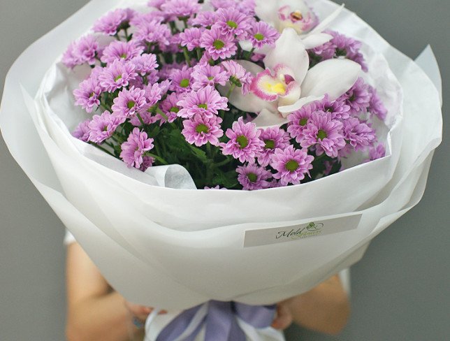 Bouquet of pink chrysanthemums and orchids photo