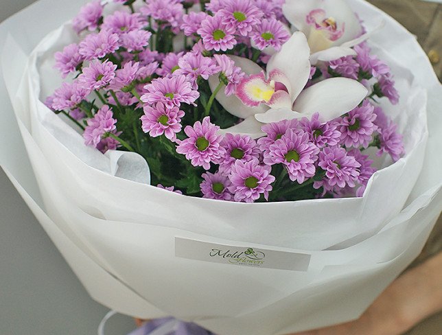 Bouquet of pink chrysanthemums and orchids photo