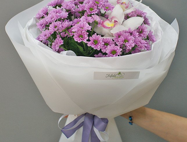 Bouquet of pink chrysanthemums and orchids photo