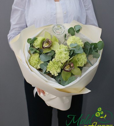 Bouquet of green carnations and orchids photo 394x433