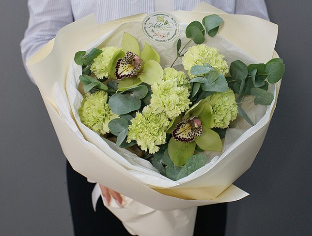 Bouquet of green carnations and orchids photo