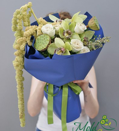 Bouquet of green roses and orchids photo 394x433