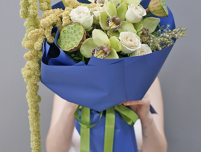 Bouquet of green roses and orchids photo