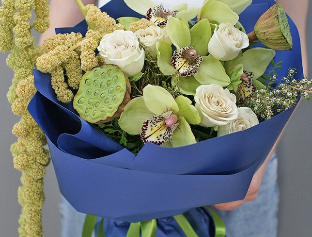 Bouquet of green roses and orchids photo