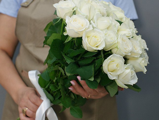 25 White roses 40 cm photo