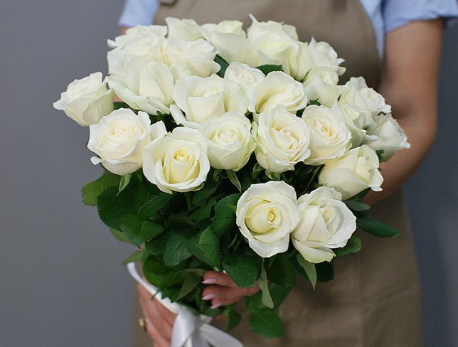 25 White roses 40 cm photo