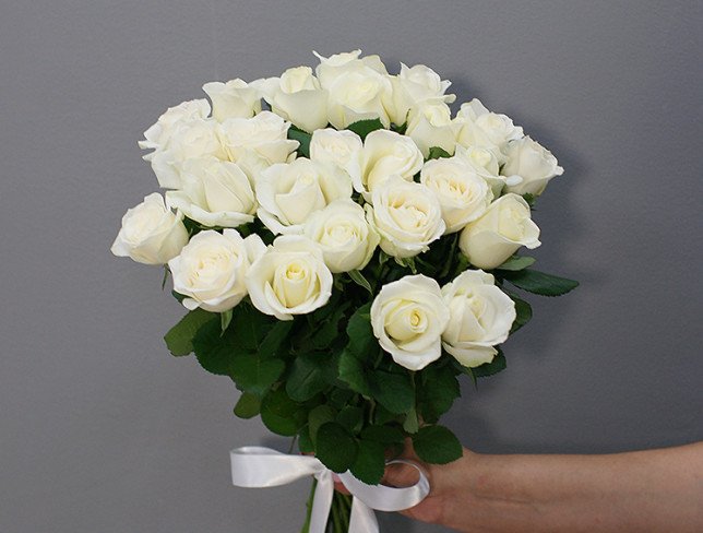 25 White roses 40 cm photo