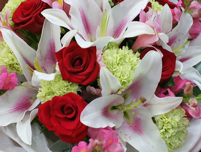 Bouquet of red roses and lilies "Warmth of love" photo