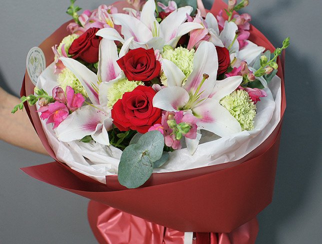 Bouquet of red roses and lilies "Warmth of love" photo