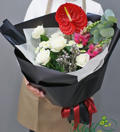 Bouquet of white roses and anthurium photo 394x433