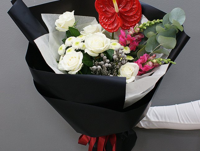 Bouquet of white roses and anthurium photo