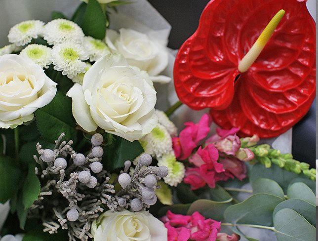 Bouquet of white roses and anthurium photo