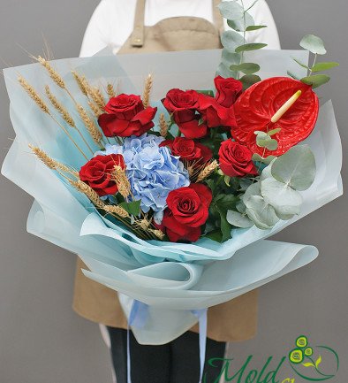 Bouquet of red roses, anthurium and blue hydrangea "Fire and Ice" photo 394x433