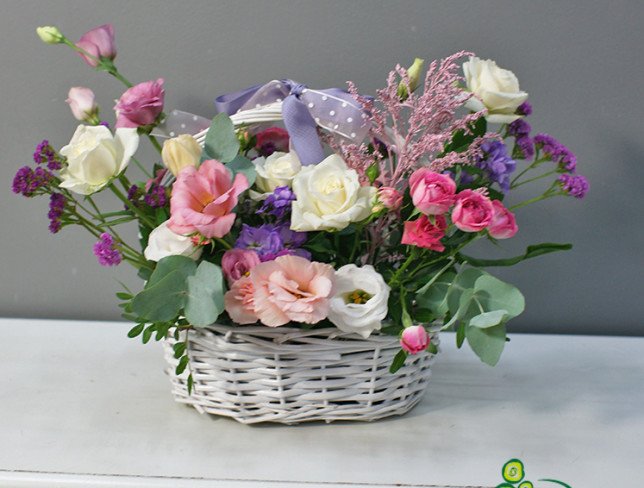 Basket of roses and eustoma photo