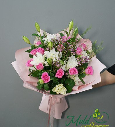 Bouquet of pink roses and white lilies photo 394x433