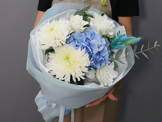 Bouquet with blue hydrangea and white lilies photo