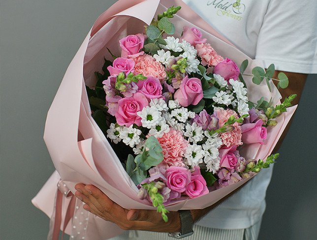 Bouquet of pink roses and chrysanthemums "Magic moment" photo