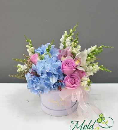 Box with blue hydrangea and pink roses "Sweet dream" photo 394x433