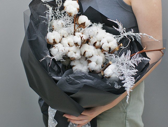 Bouquet of cotton and asparagus photo