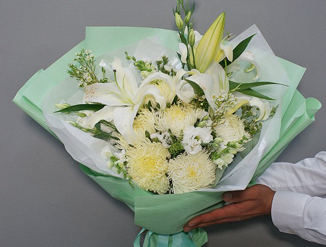 Bouquet of white eustoma, asters and lilies photo