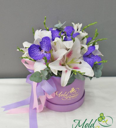 Box with lilies and vanda orchid photo 394x433